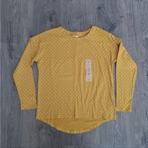 Old Navy polka dots tee.